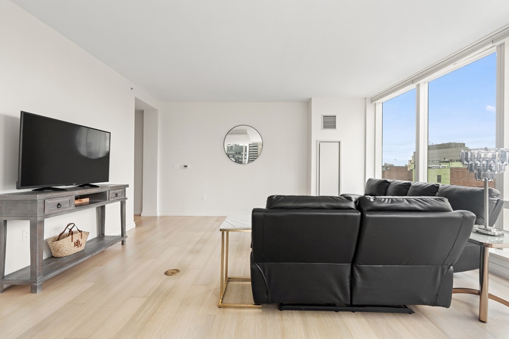 1 Franklin St 1504