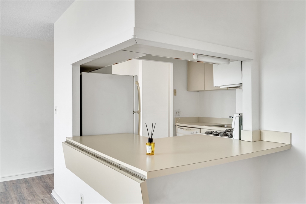 44 Washington St 1103