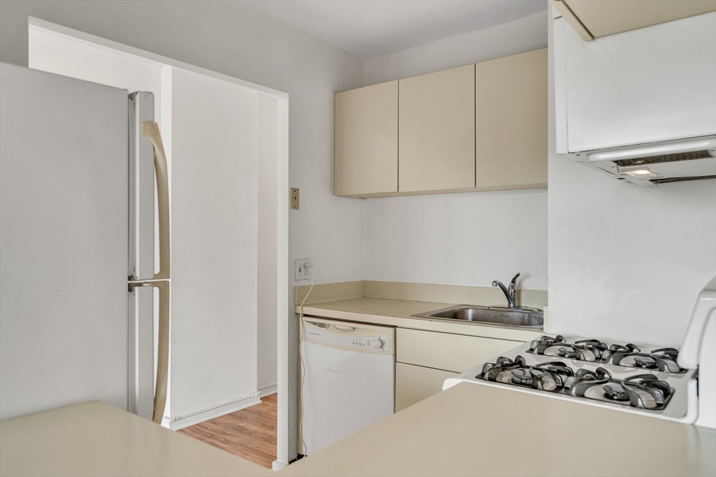 44 Washington St 1103