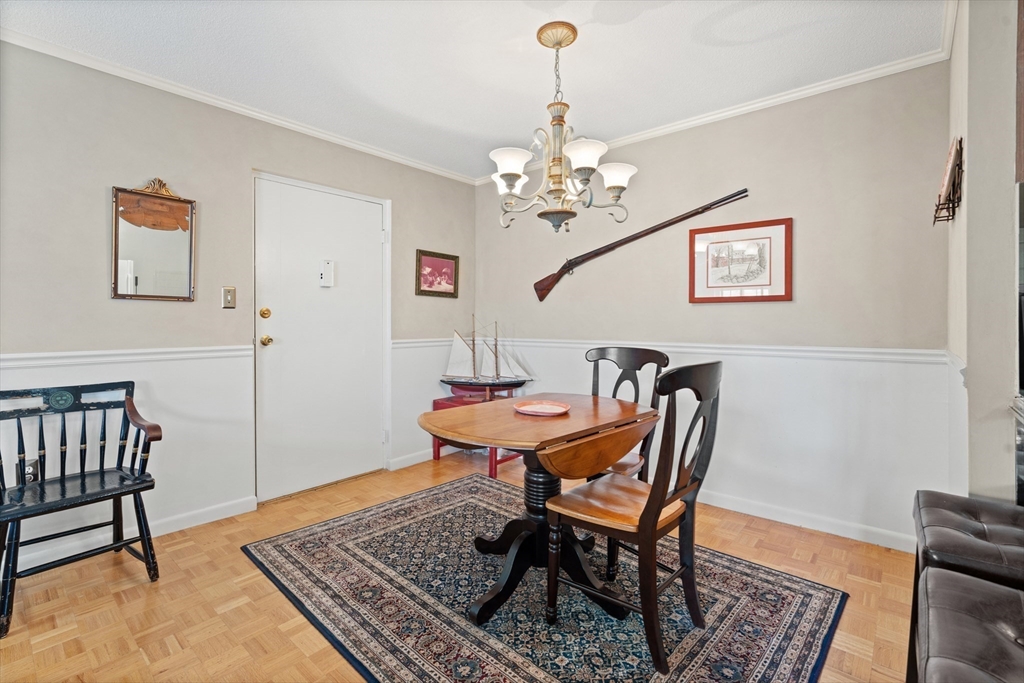 257 N Main St 11
