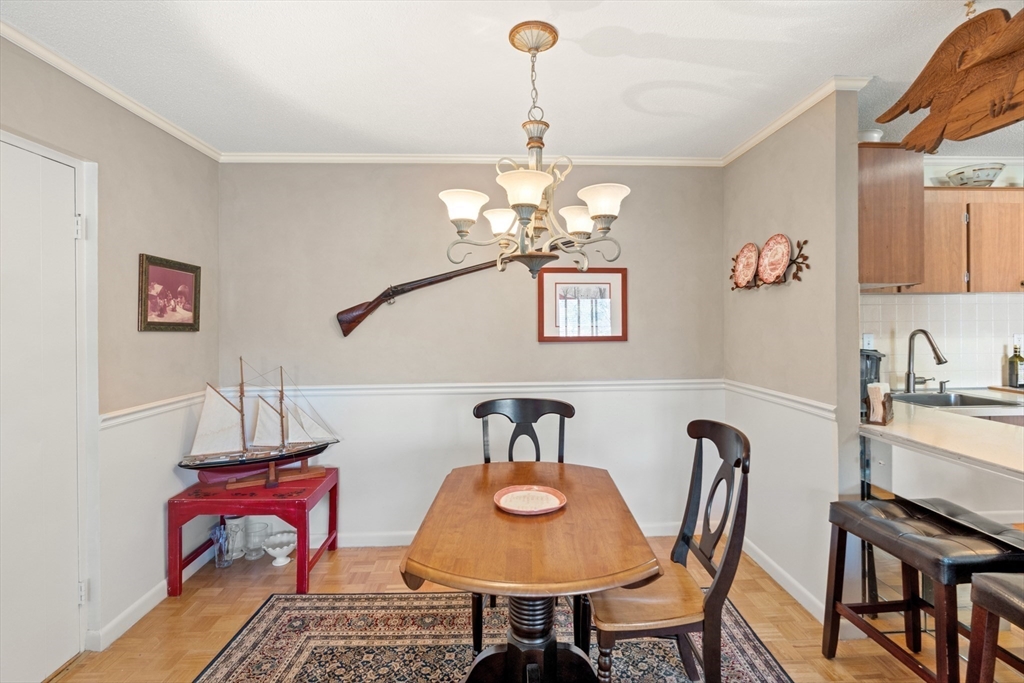 257 N Main St 11