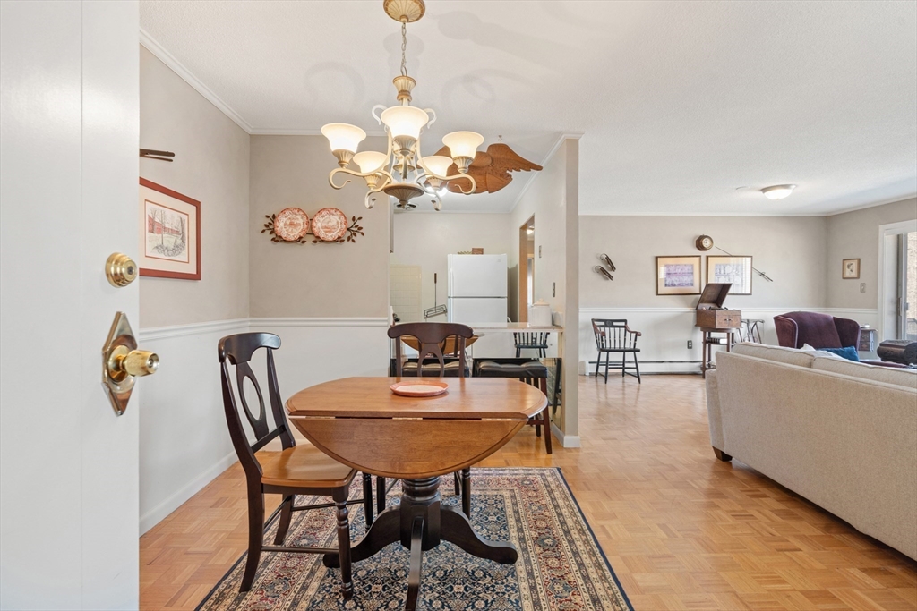 257 N Main St 11
