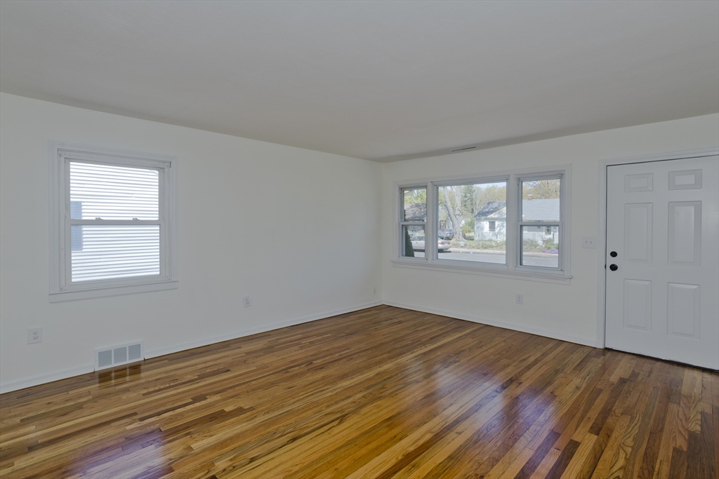 27 Lorraine Ct