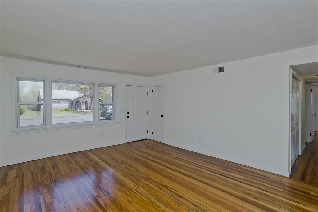 27 Lorraine Ct