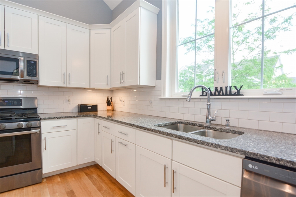 Medway, Massachusetts 02053, United States, 3 Bedrooms Bedrooms, ,3 BathroomsBathrooms,Residential,Active,161063