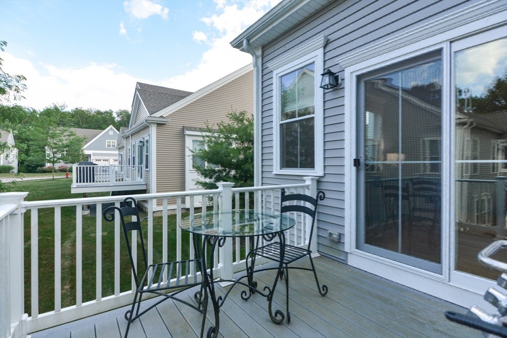 Medway, Massachusetts 02053, United States, 3 Bedrooms Bedrooms, ,3 BathroomsBathrooms,Residential,Active,161063