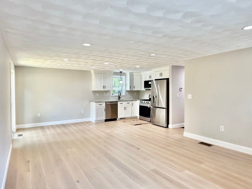 1 Burt Rd, Wilmington, MA, 1 Burt Rd, Wilmington, MA Photo #5