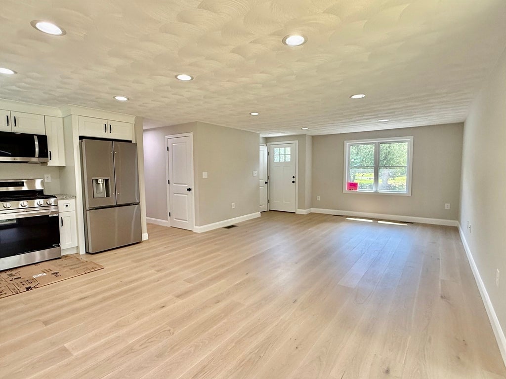 1 Burt Rd, Wilmington, MA, 1 Burt Rd, Wilmington, MA Photo #6