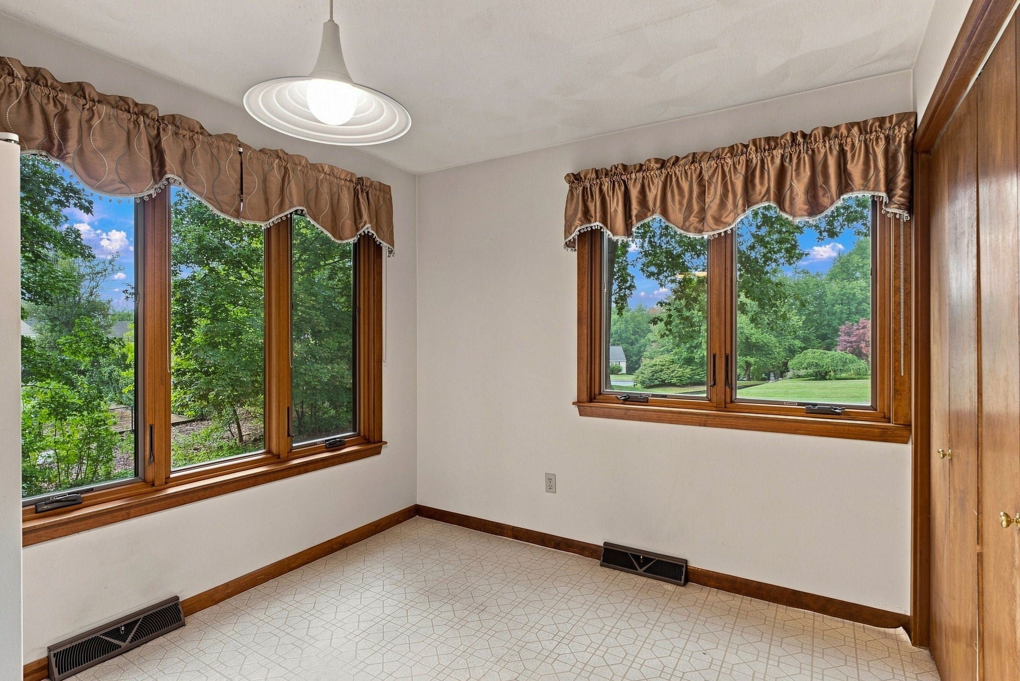 1 Utica Dr, Hudson, MA Photo #16