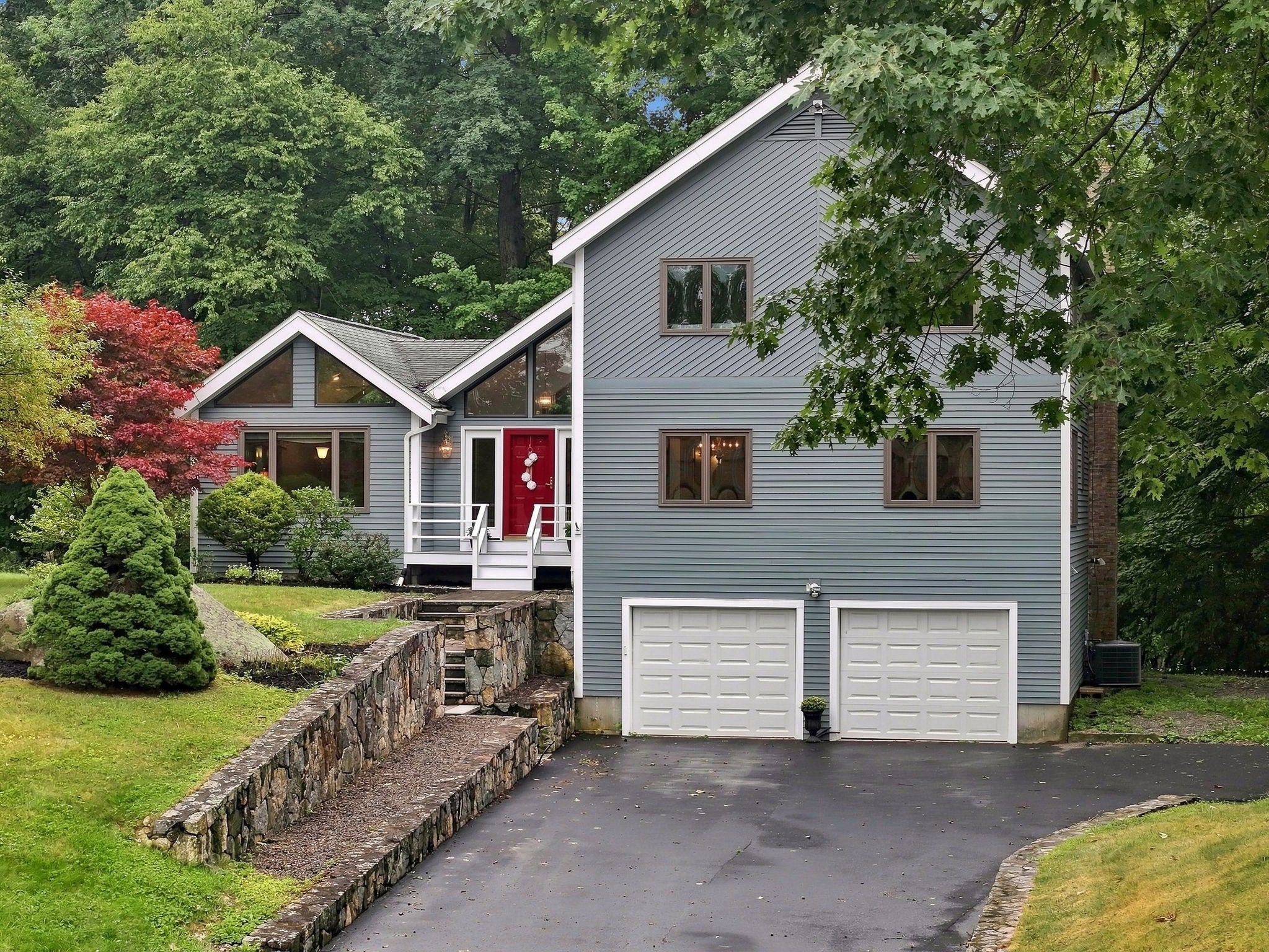 1 Utica Dr, Hudson, MA Photo #1