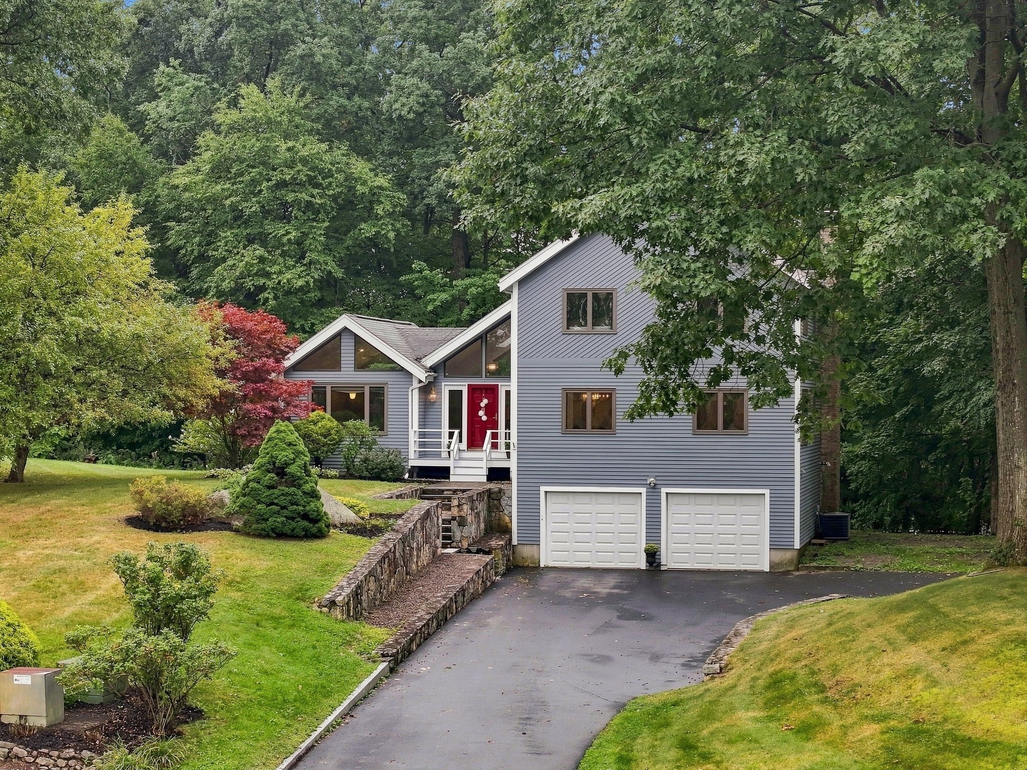 1 Utica Dr, Hudson, MA Photo #2