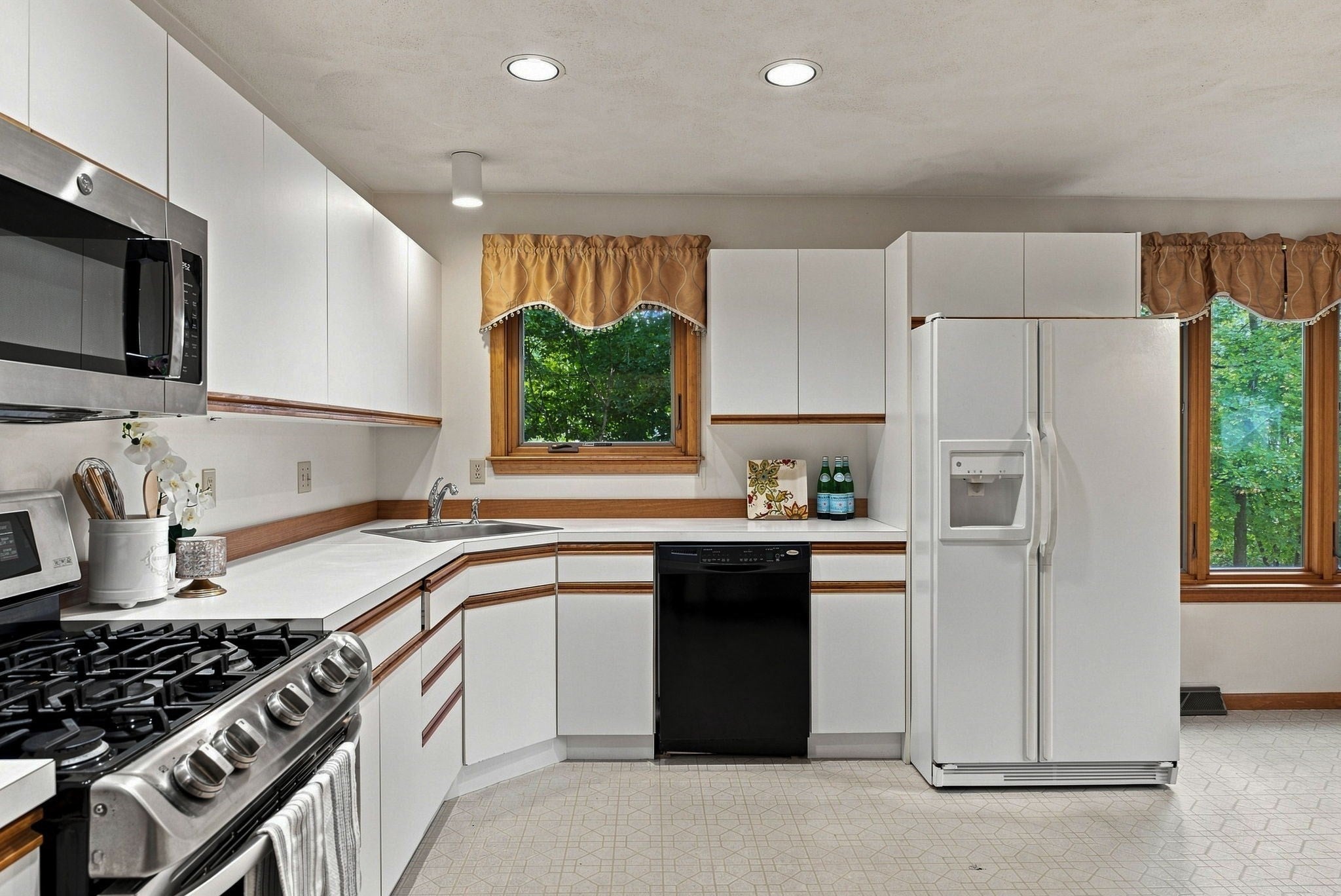 1 Utica Dr, Hudson, MA Photo #14