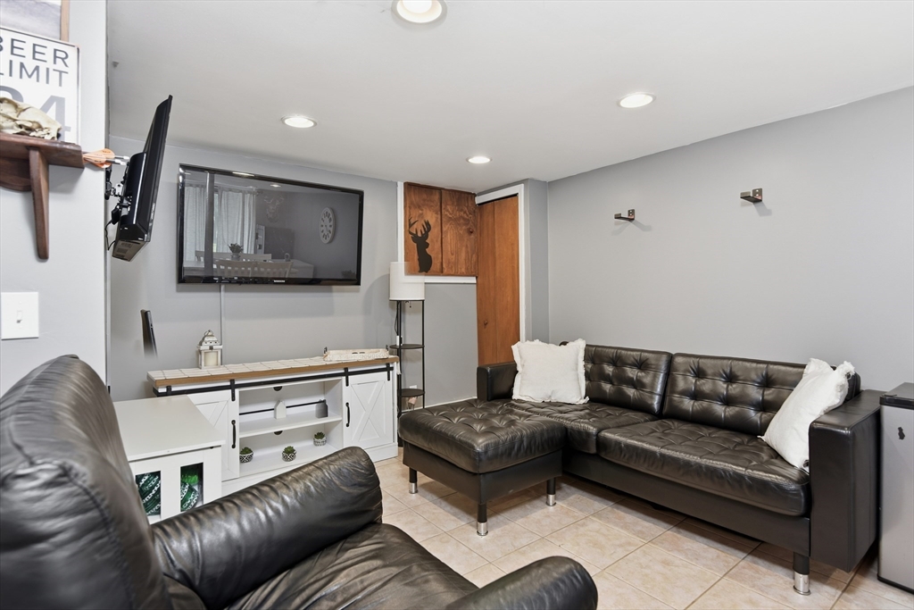 127 Susie ST, Somerset, MA Photo #26
