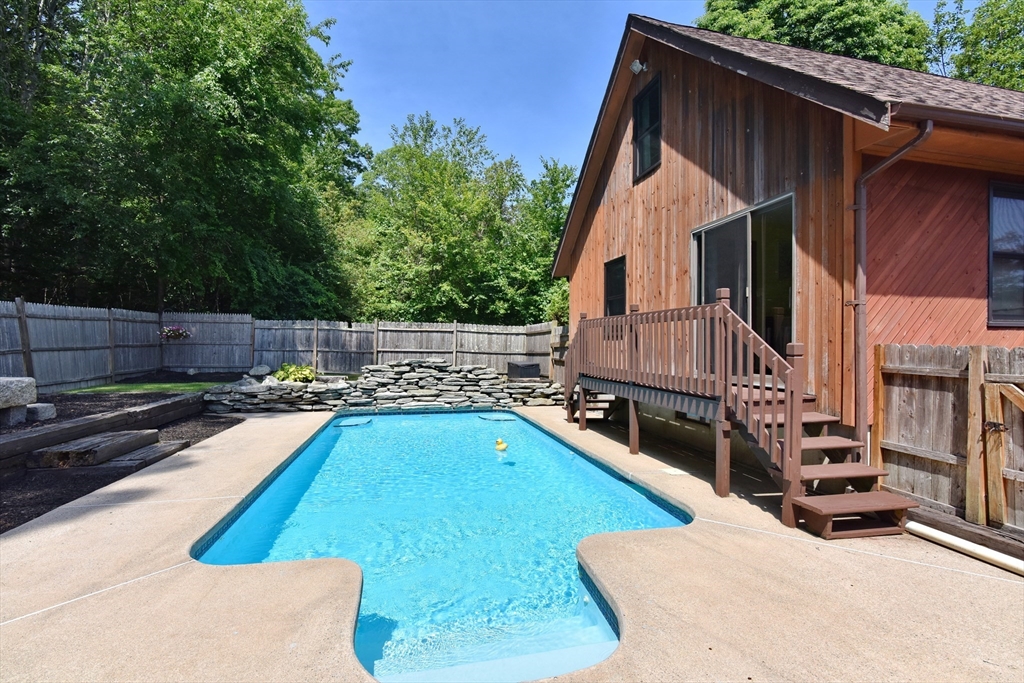 127 Susie ST, Somerset, MA Photo #32