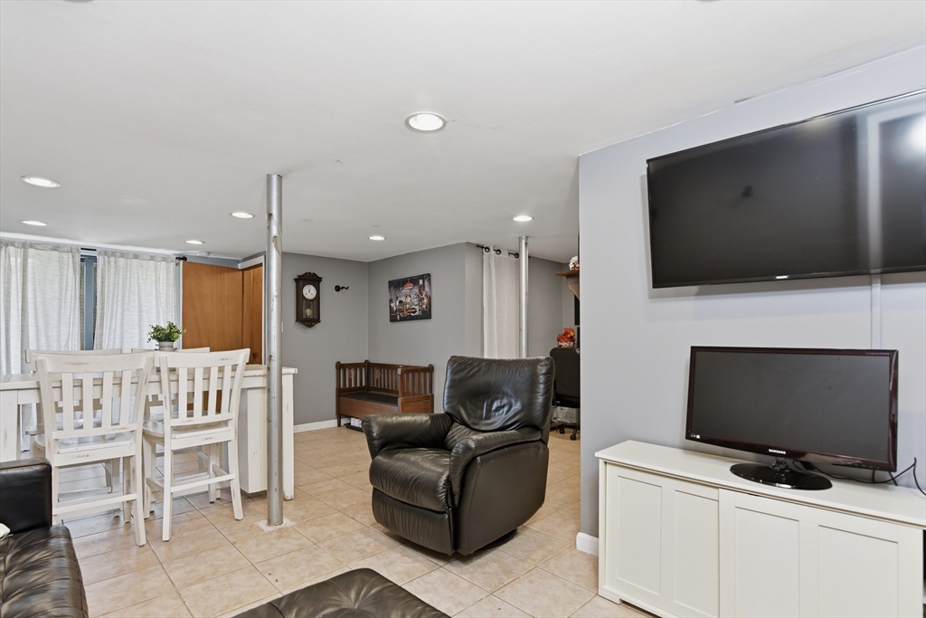 127 Susie ST, Somerset, MA Photo #27
