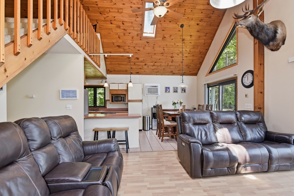 127 Susie ST, Somerset, MA Photo #9
