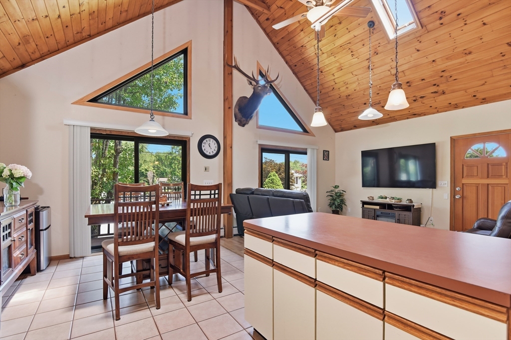 127 Susie ST, Somerset, MA Photo #13