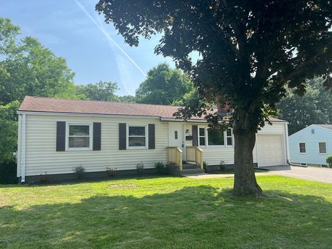 25 Roberts Pond Lane Chicopee MA 01020