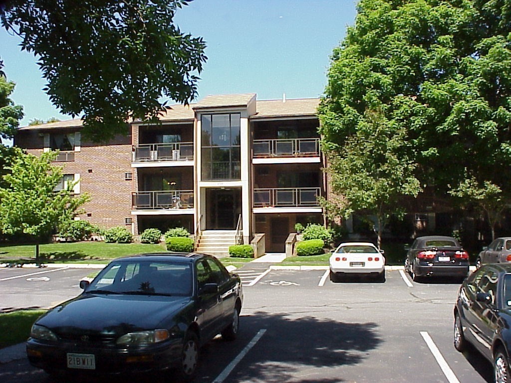 Click for 2310 Commonwealth Ave #2-2, Newton, MA slideshow