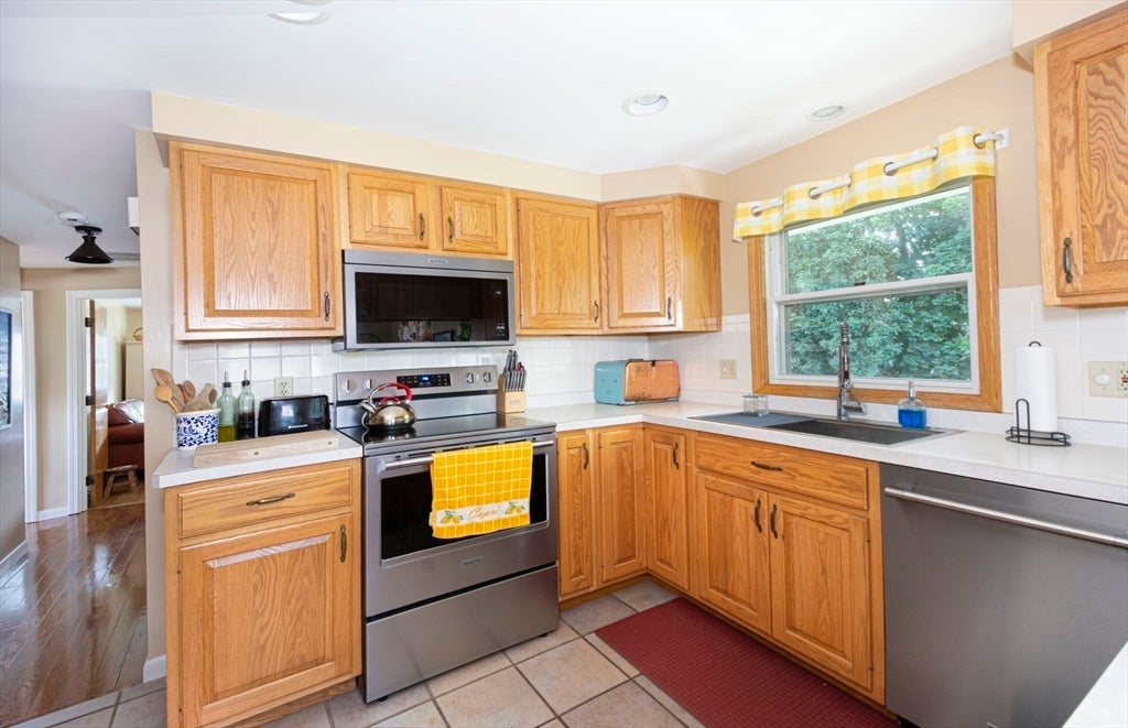 23 Mary Ann Dr, Worcester, MA Photo #15