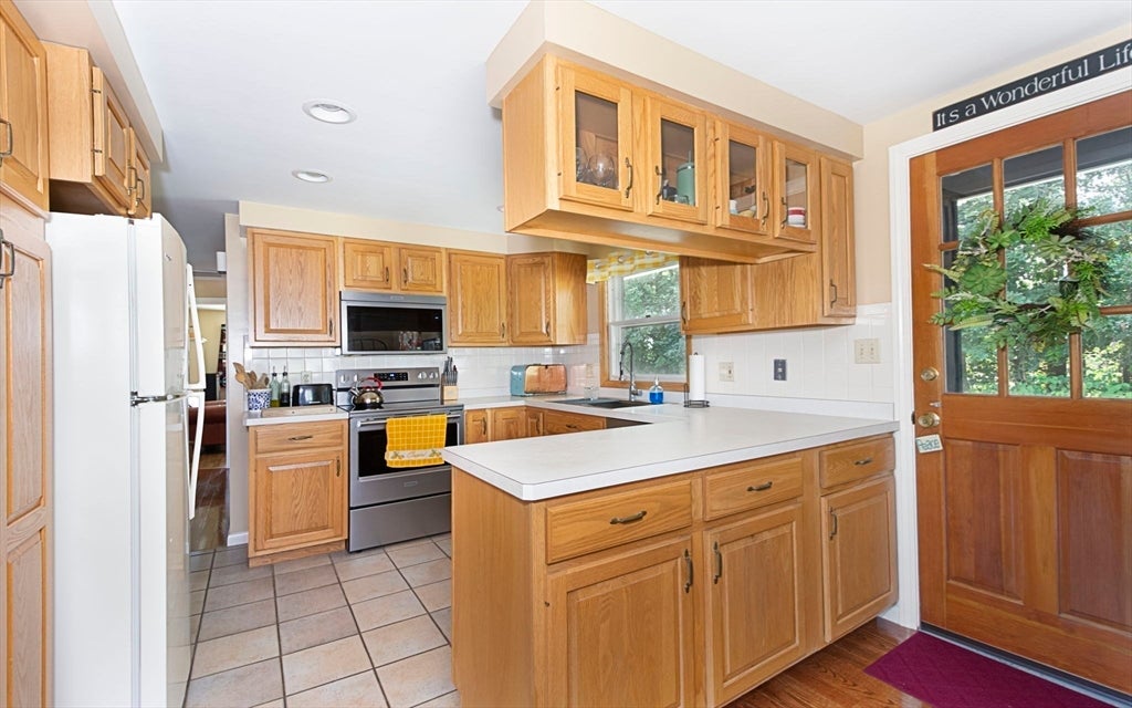 23 Mary Ann Dr, Worcester, MA Photo #13