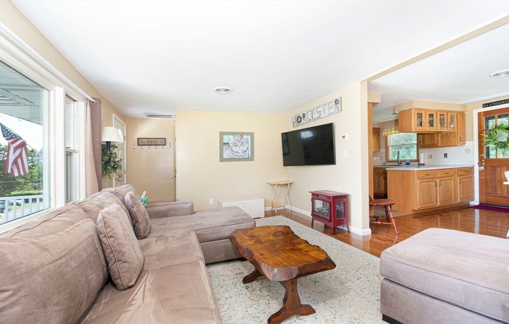 23 Mary Ann Dr, Worcester, MA Photo #10