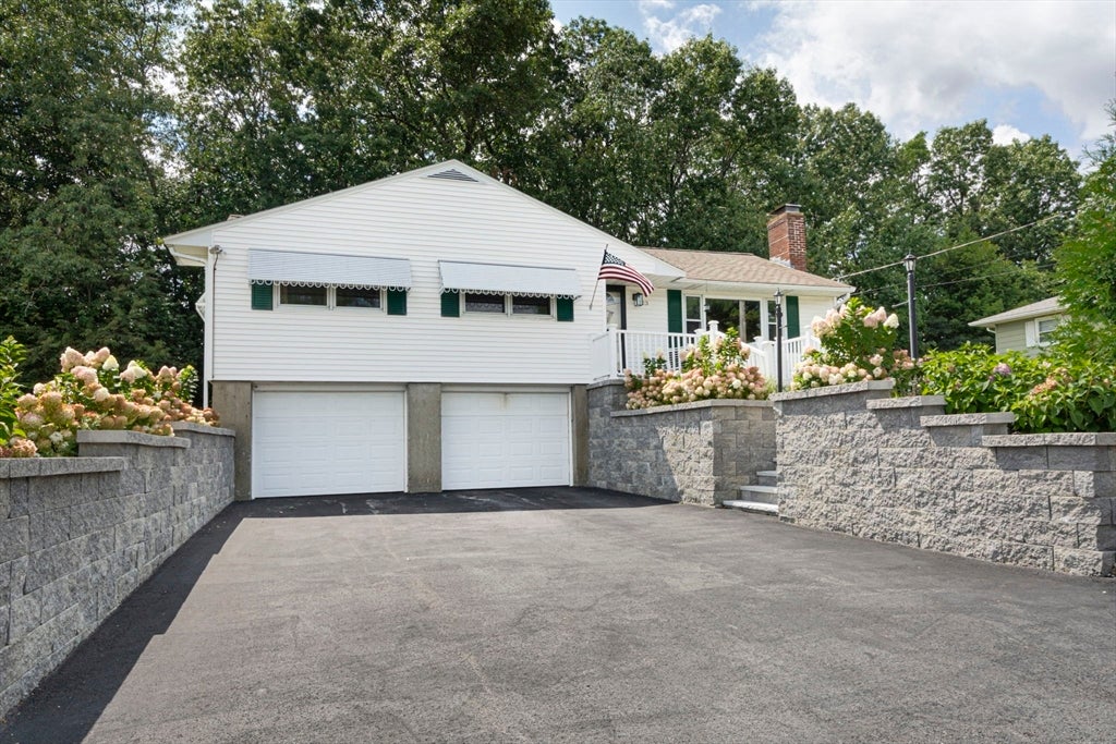 Photo of 23 Mary Ann Dr, Worcester, MA