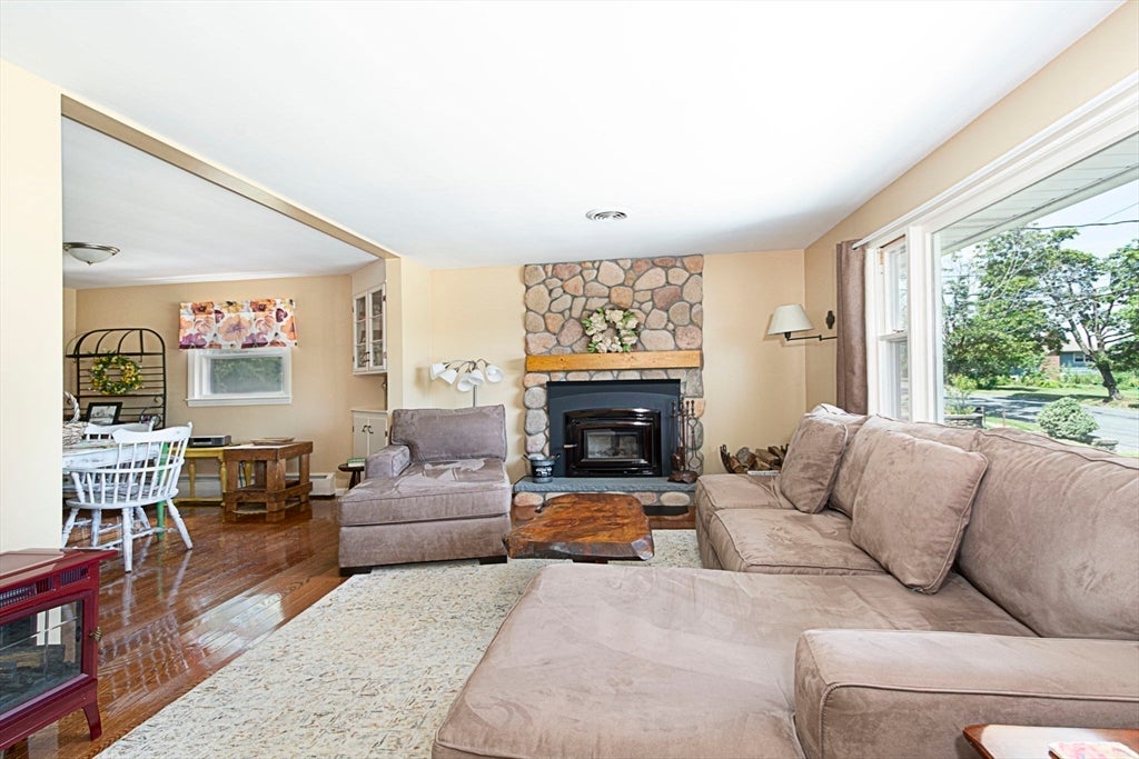 23 Mary Ann Dr, Worcester, MA Photo #7