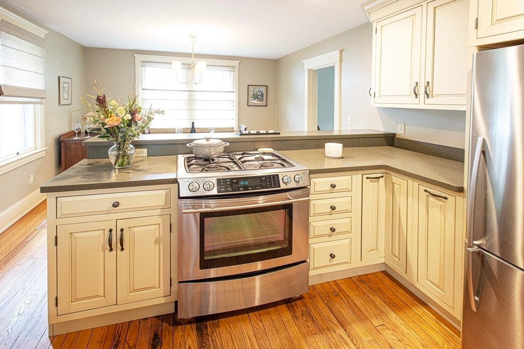 61 Massasoit Street, Northampton, MA Photo #6