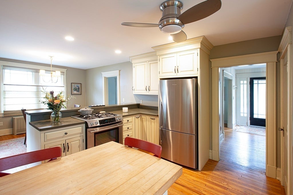 61 Massasoit Street, Northampton, MA Photo #4