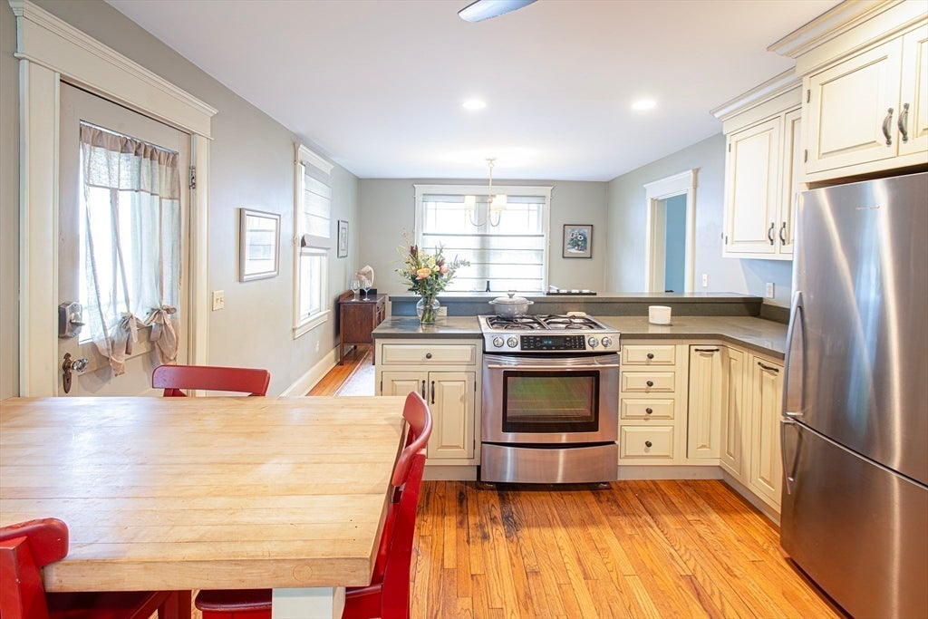 61 Massasoit Street, Northampton, MA Photo #3