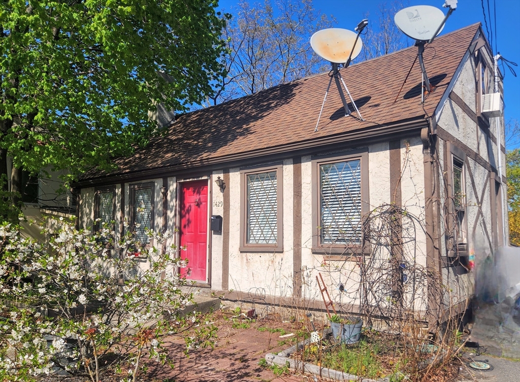 1429 Pleasant St, Weymouth, MA Photo #1