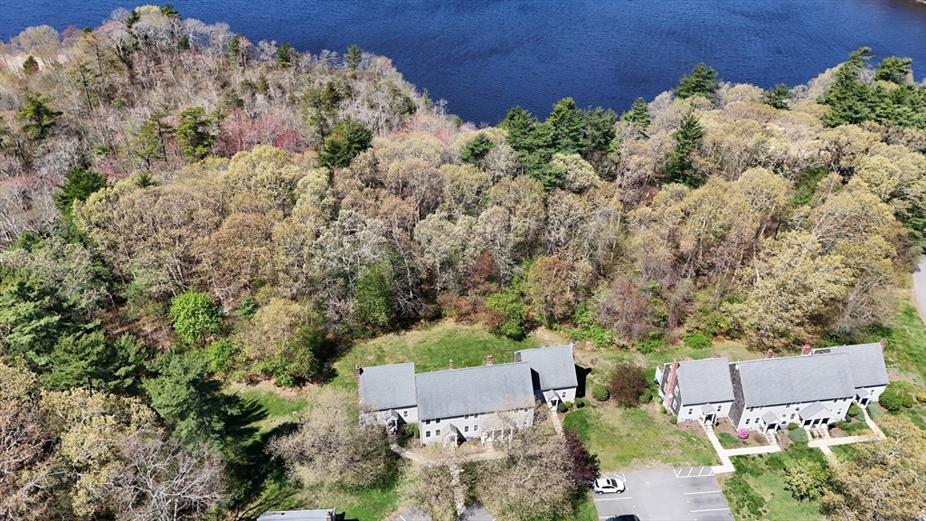 411 Twin Lakes Dr 411