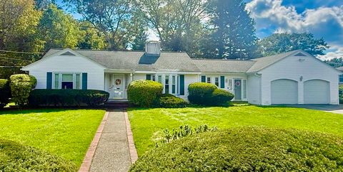 44 Country Club Dr Brockton MA 02301