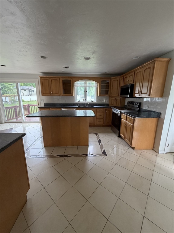 65 Tiffany Dr