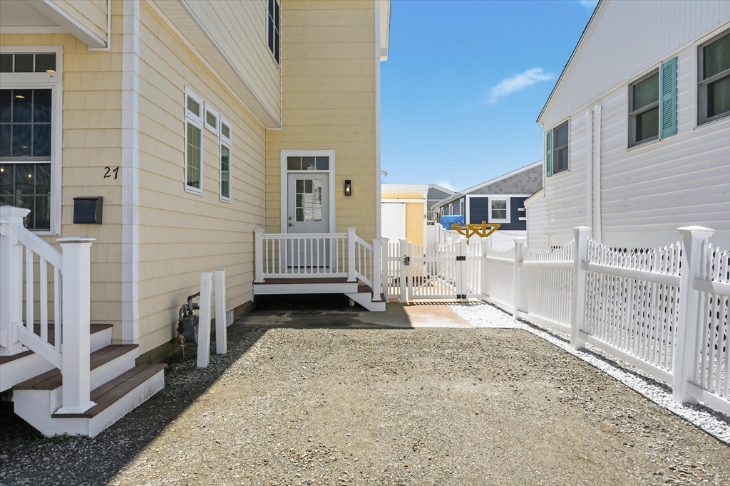 27 Bittersweet Ln