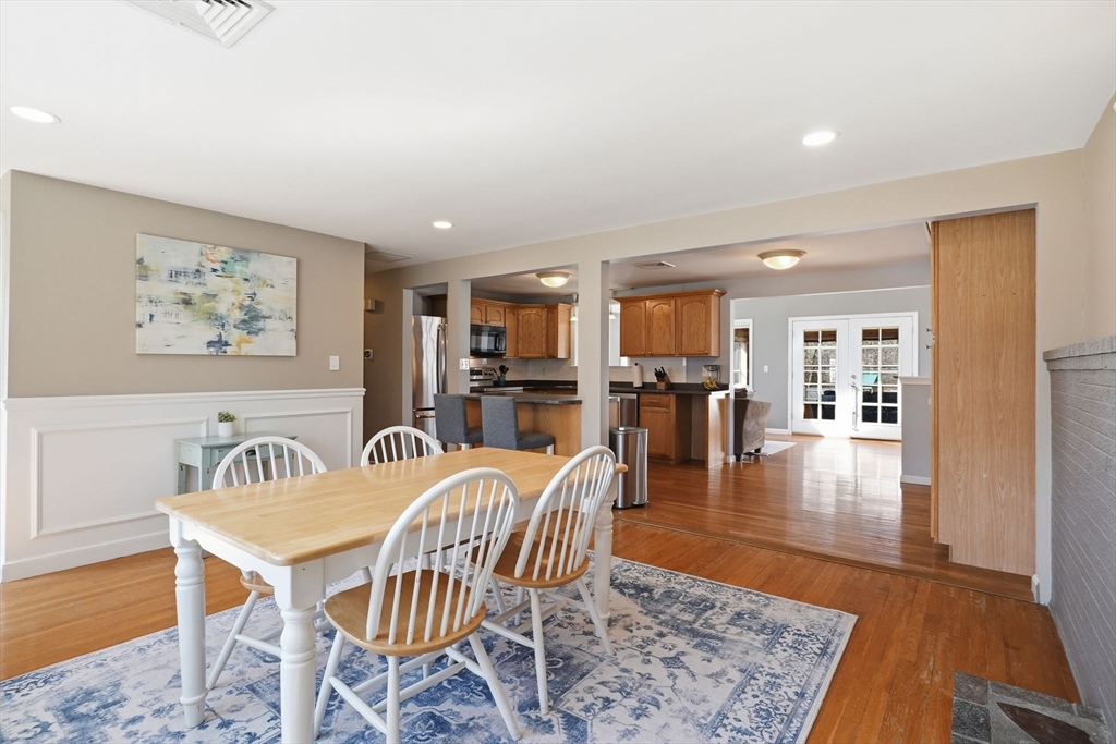 4 Edsel Dr