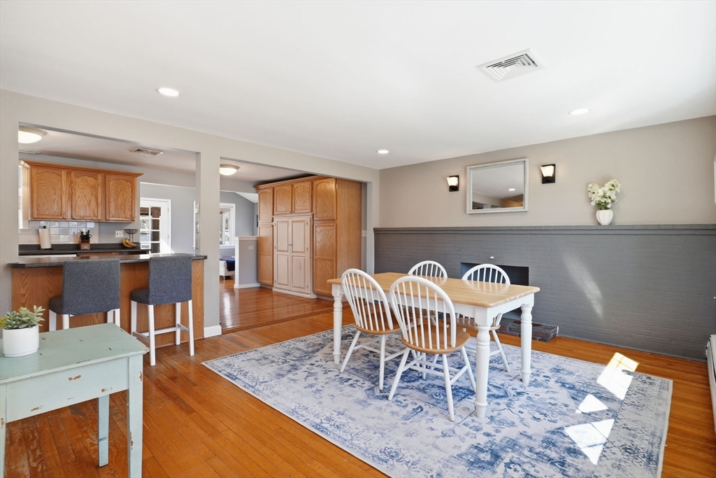 4 Edsel Dr