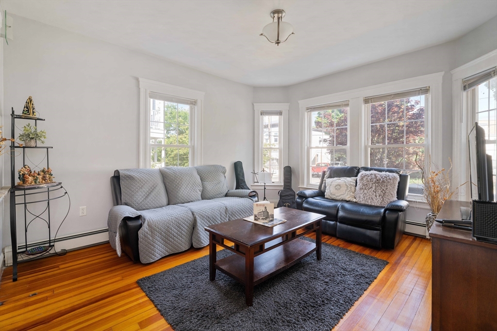 119/121 Dexter Ave