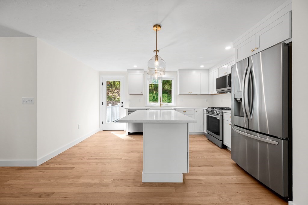 30 Collins Rd, Northborough, MA Photo #3