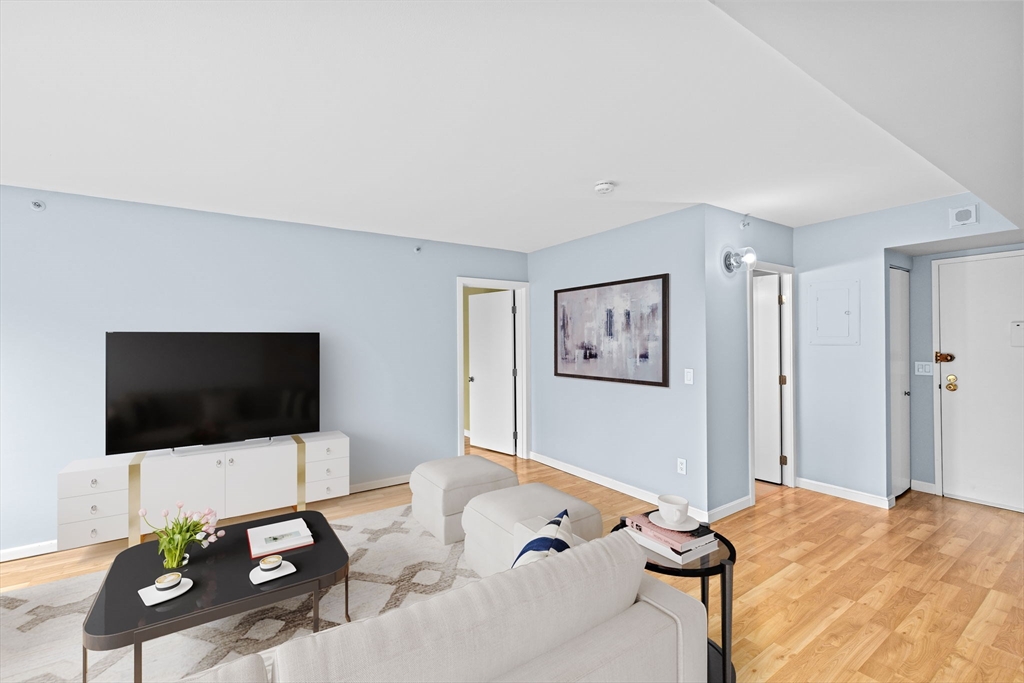 250 Hammond Pond Pkwy 409S