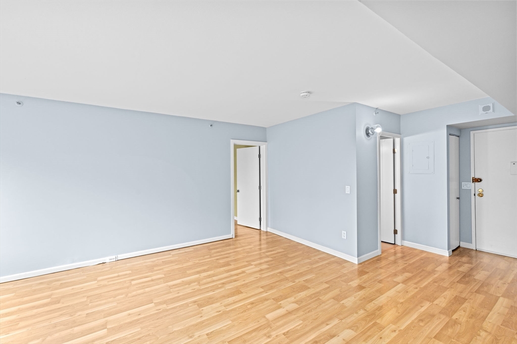 250 Hammond Pond Pkwy 409S