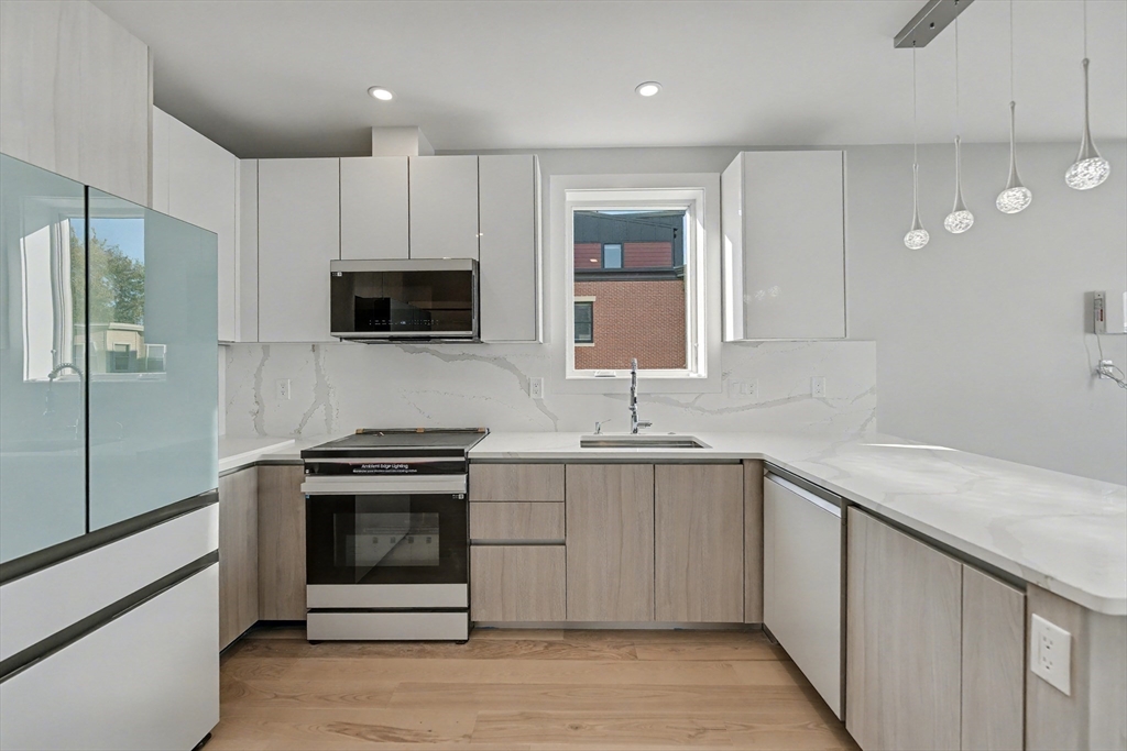 181 Maverick Street PH1