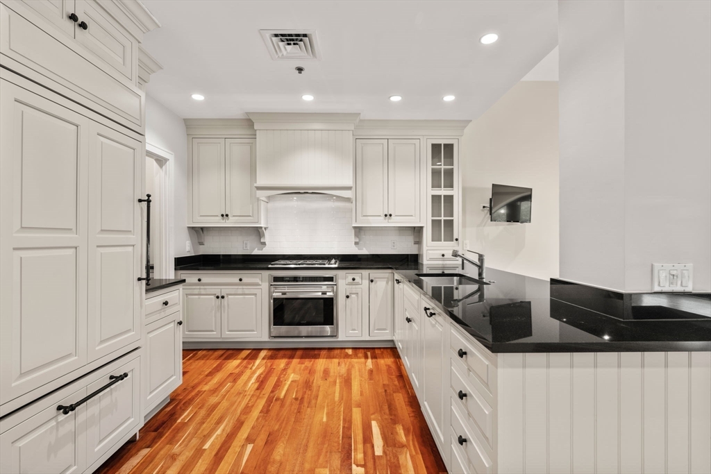 2420 Beacon 402