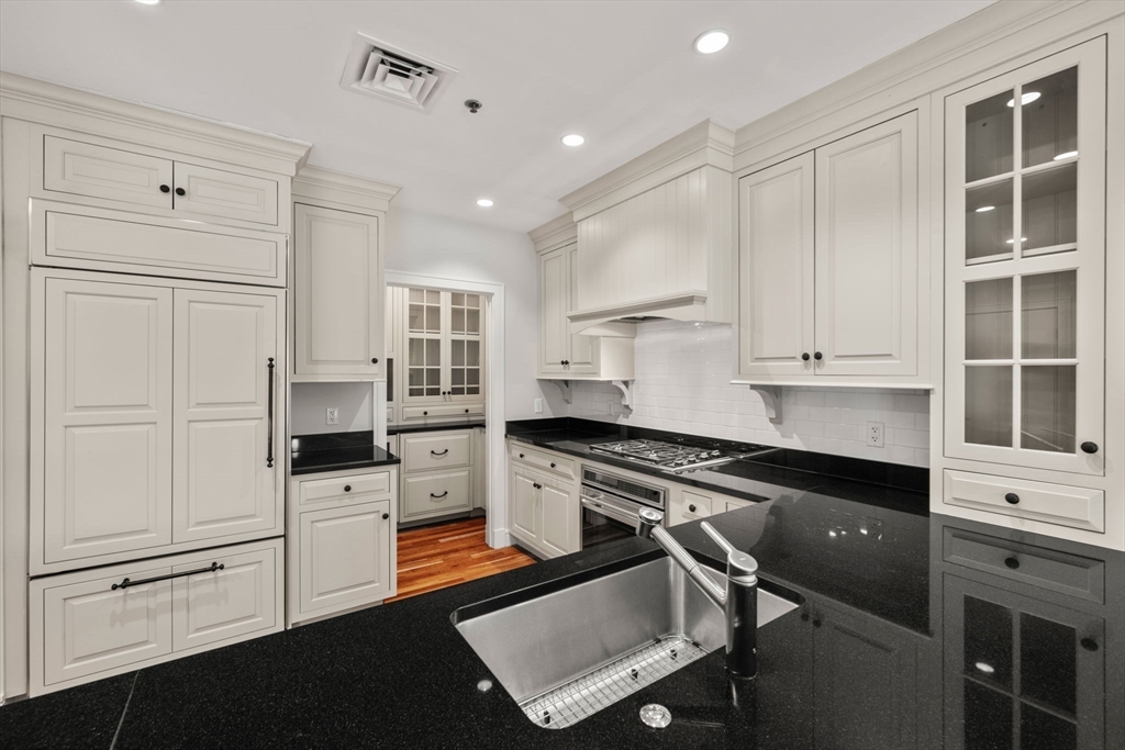 2420 Beacon 402
