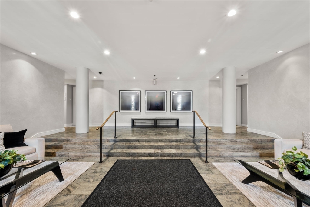 2420 Beacon 402