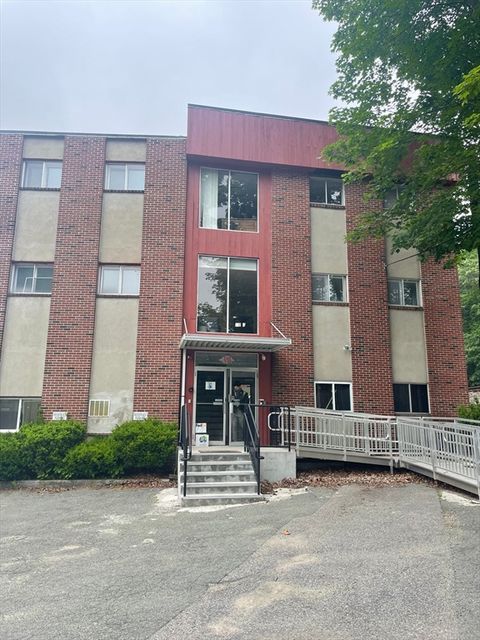 132 Charles St (Aub) Newton MA 02466