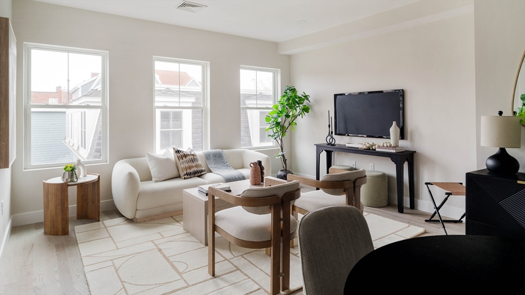 Boston, Massachusetts 02119, United States, 2 Bedrooms Bedrooms, ,2 BathroomsBathrooms,Residential,Pending,105794