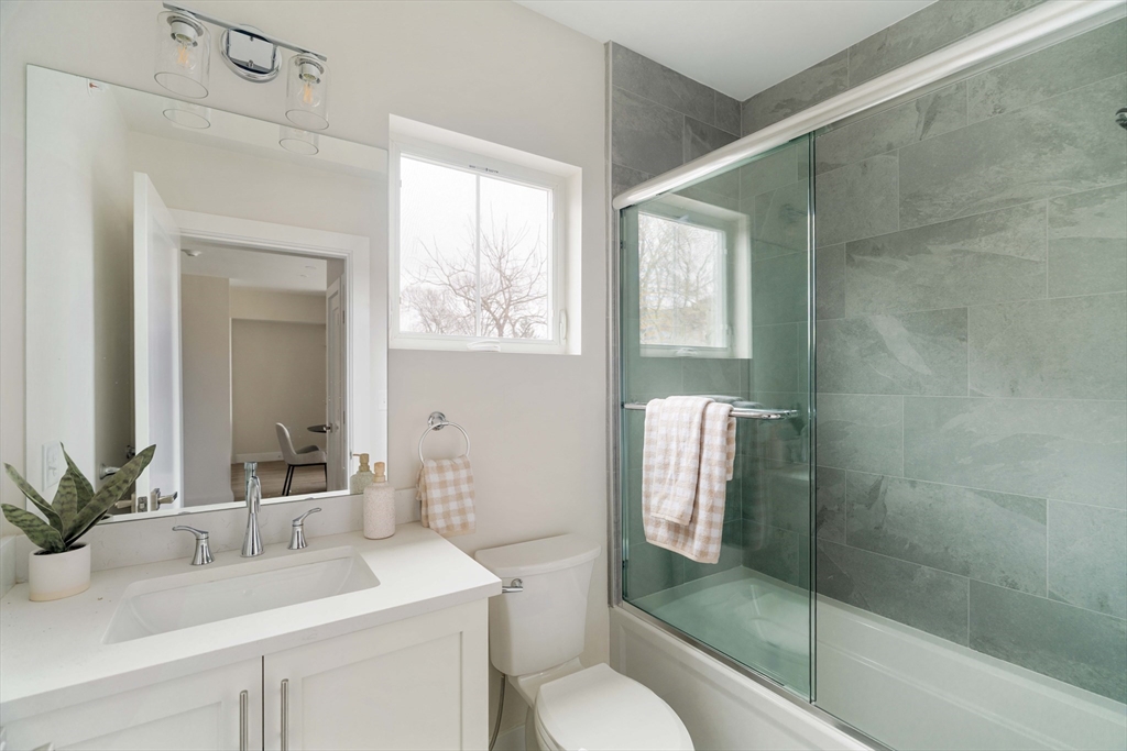 Boston, Massachusetts 02119, United States, 2 Bedrooms Bedrooms, ,2 BathroomsBathrooms,Residential,Pending,105794