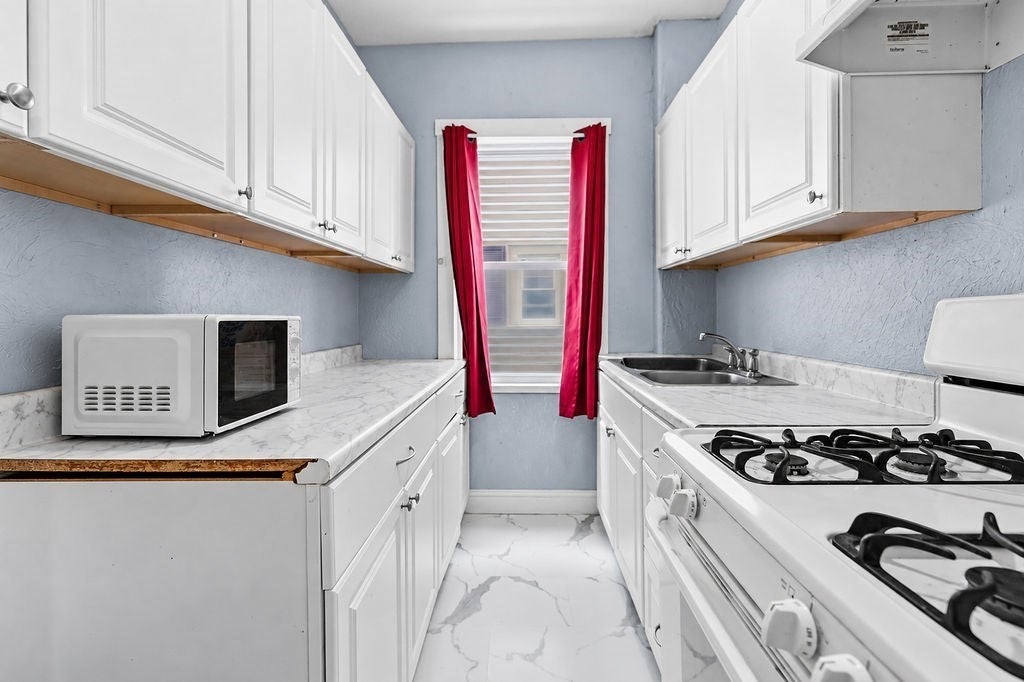 121-129 Fulton St